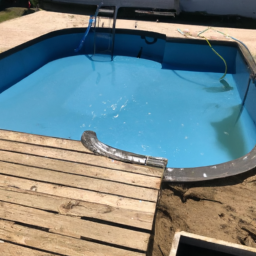 Accessoires indispensables pour l'entretien de votre piscine : produits et outils Muret